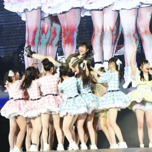 AKB48 指原莉乃“首位返り咲き”総選挙の後夜祭で「大事な大事なゴミたち」